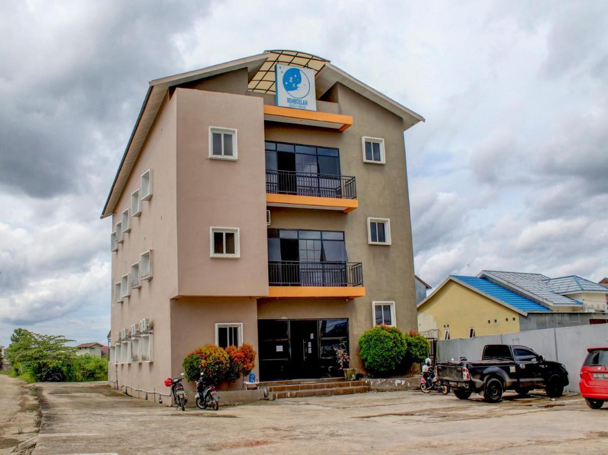 Oyo 90162 Remboelan Guest House Sungai Lutus Eksteriør billede